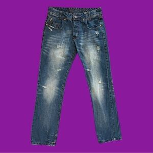 Y2K Distressed Levi’s Jeans